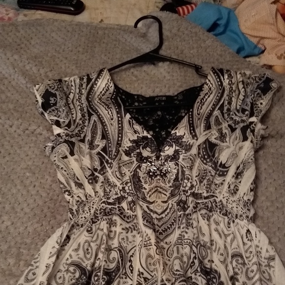 Top - Picture 1 of 2